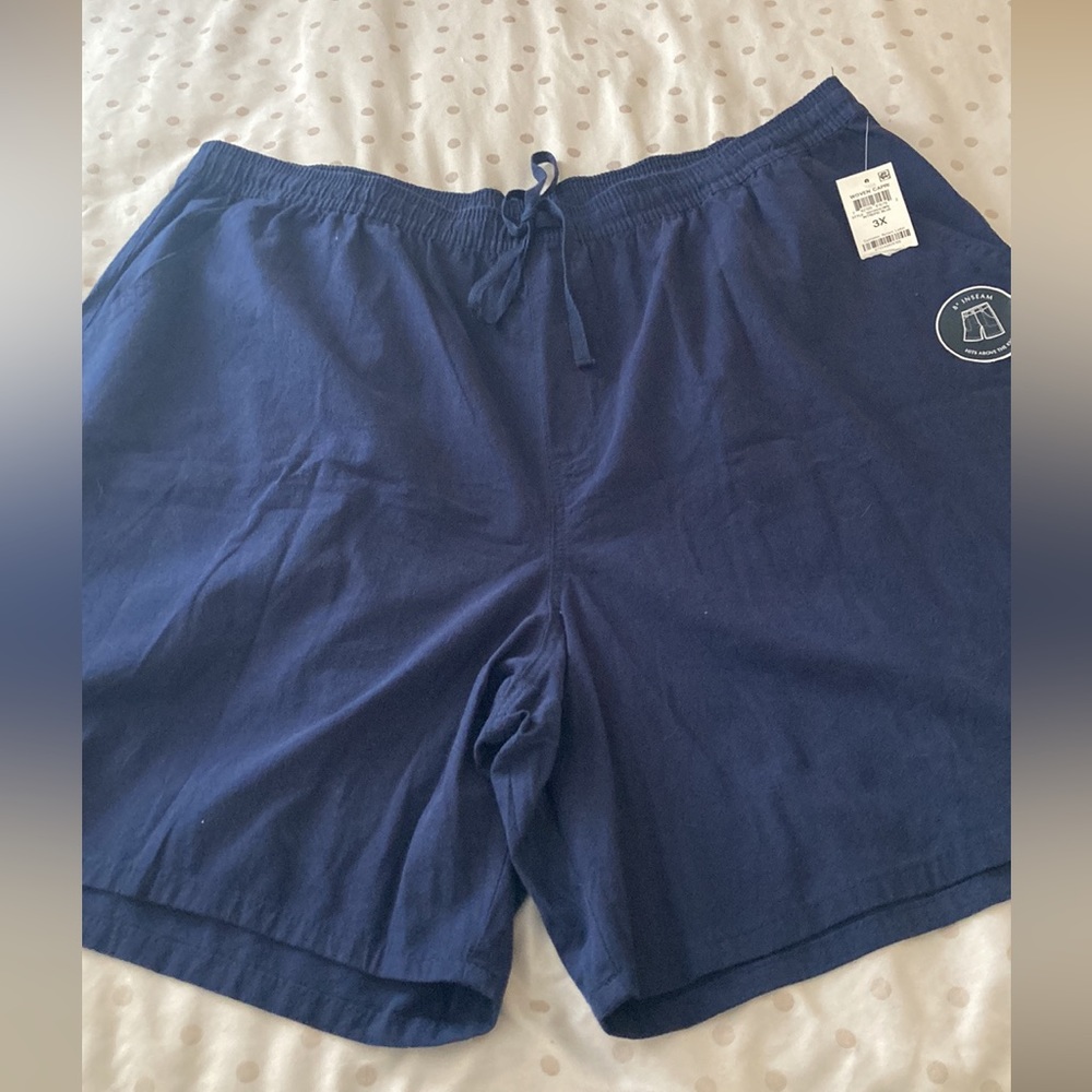 Woman’s elastic waist shorts